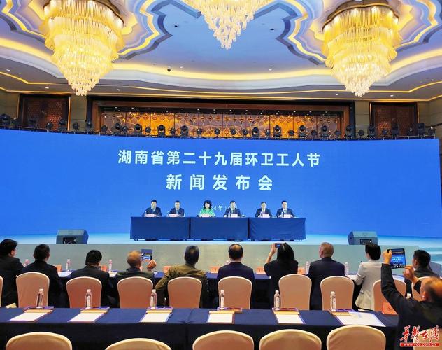 湖南近13万名环卫工人待遇持续增长 道路机械化清扫率超85%