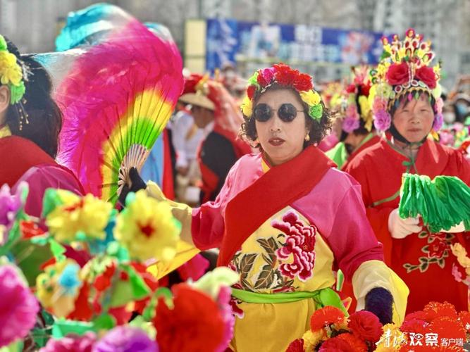 「锦绣中国年」社火“耍”起来 年味“浓”起来