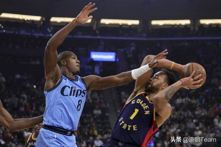 鲍威尔26分乔治18+7 快船主场送76人四连败