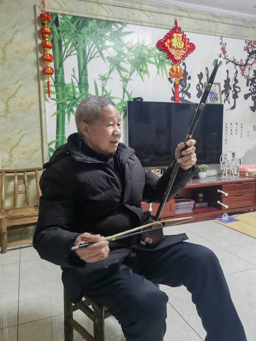 春运70年|从闷罐车、绿皮车到高铁:不同年代的铁路人记忆