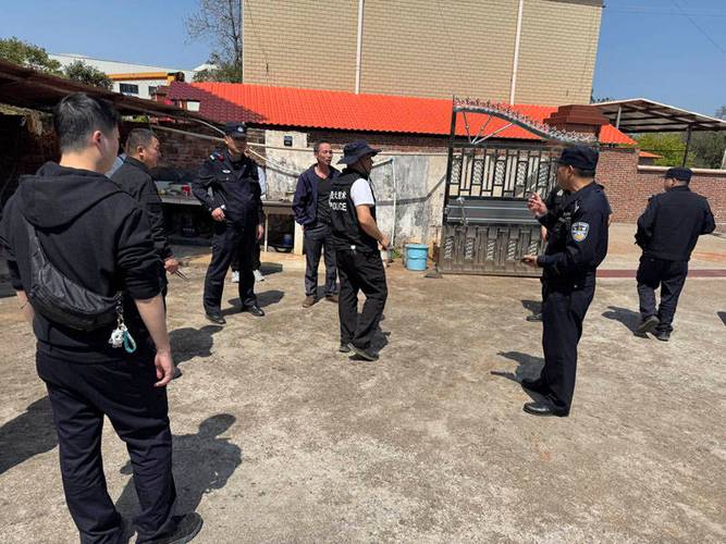 儋州公安特警便衣队半小时寻回走失老人 获群众赞誉