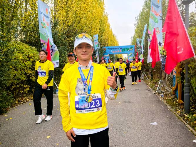 青海西宁:全国500名跑友齐聚活力东区健康跑