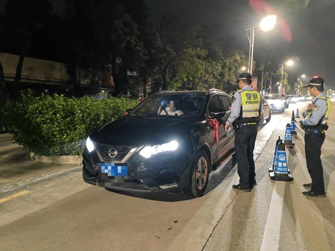高速路上摩托飞驰,一男子被查才知海南禁摩