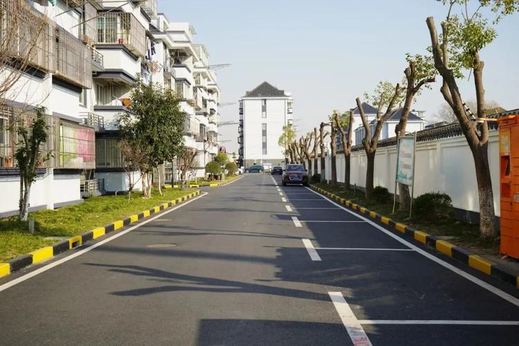 海口秀英区今年实施改造的五条“白改黑”道路完工投入使用