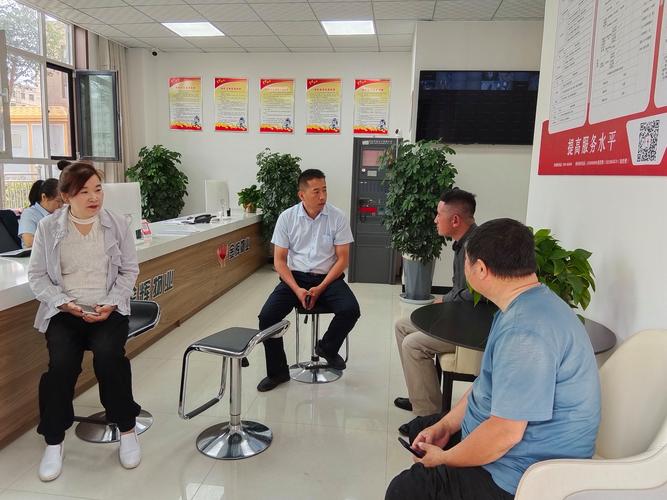 阿婆爱拾荒 废品楼道放 物业清理后老人要求赔偿,经调解双方矛盾化解