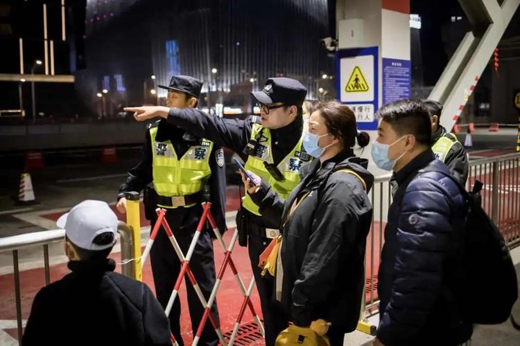 春运集中返程时段来临 上海警方多措应对返程高峰