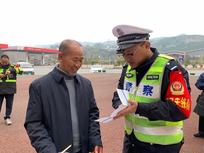 (新春走基层)新中国首条建成通车的高速公路上的“龙年警官”