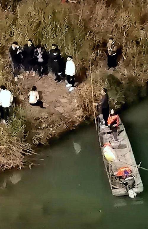 阜阳3名夜跑者跳水救下轻生女子