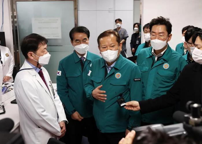 韩政府宣布将现场检查50家大型综合医院 对未复岗医生进行司法处理