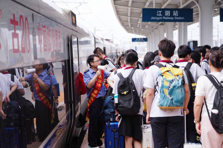 长三角铁路春游运输启动 首个周末日均发送旅客超250万人次