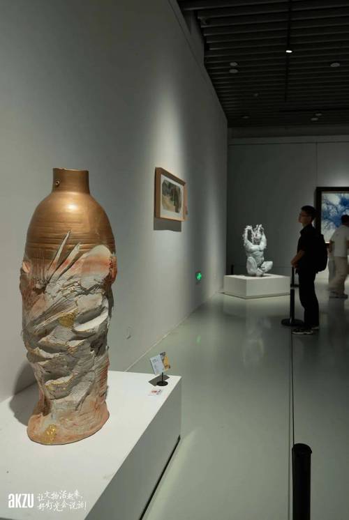 景德镇国际陶瓷艺术双年展优秀作品展专场导览及讲座在瑞典举办