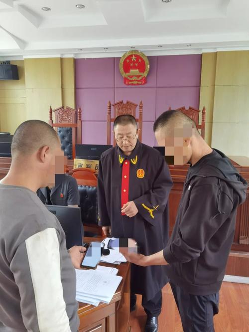 跟着法官去调解“老张,有空来我家喝茶啊!”