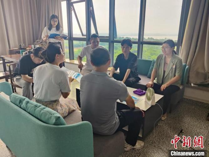 赣鄱“Z世代”:“00后”海归邂逅铁皮石斛