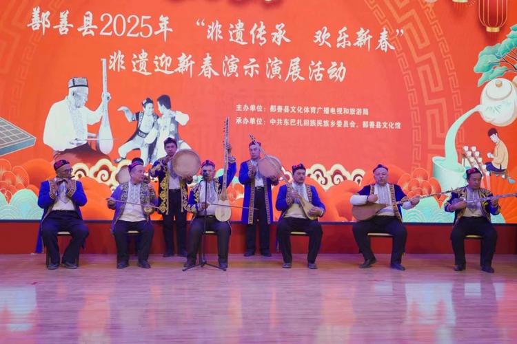 (文化中国行)成都:“艺术游园会”闹新春 市民大赞“非遗潮年”