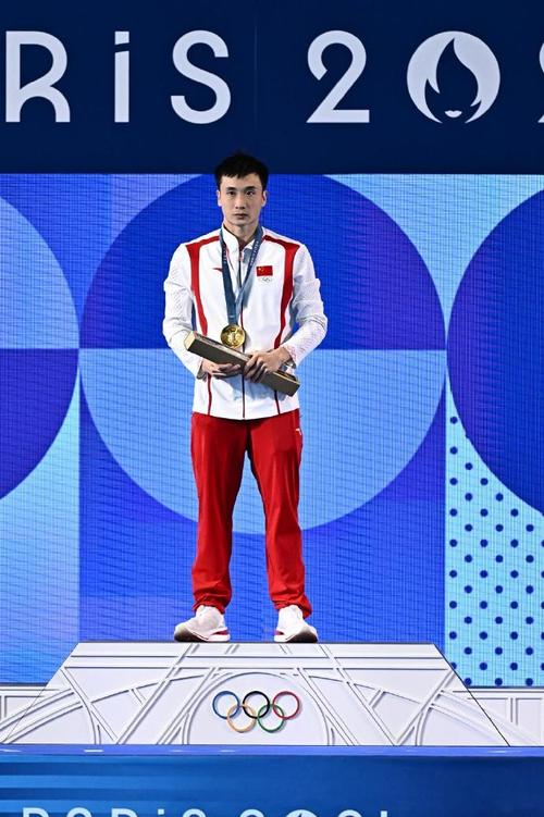 杨昊、曹缘发挥出色晋级男子10米台决赛